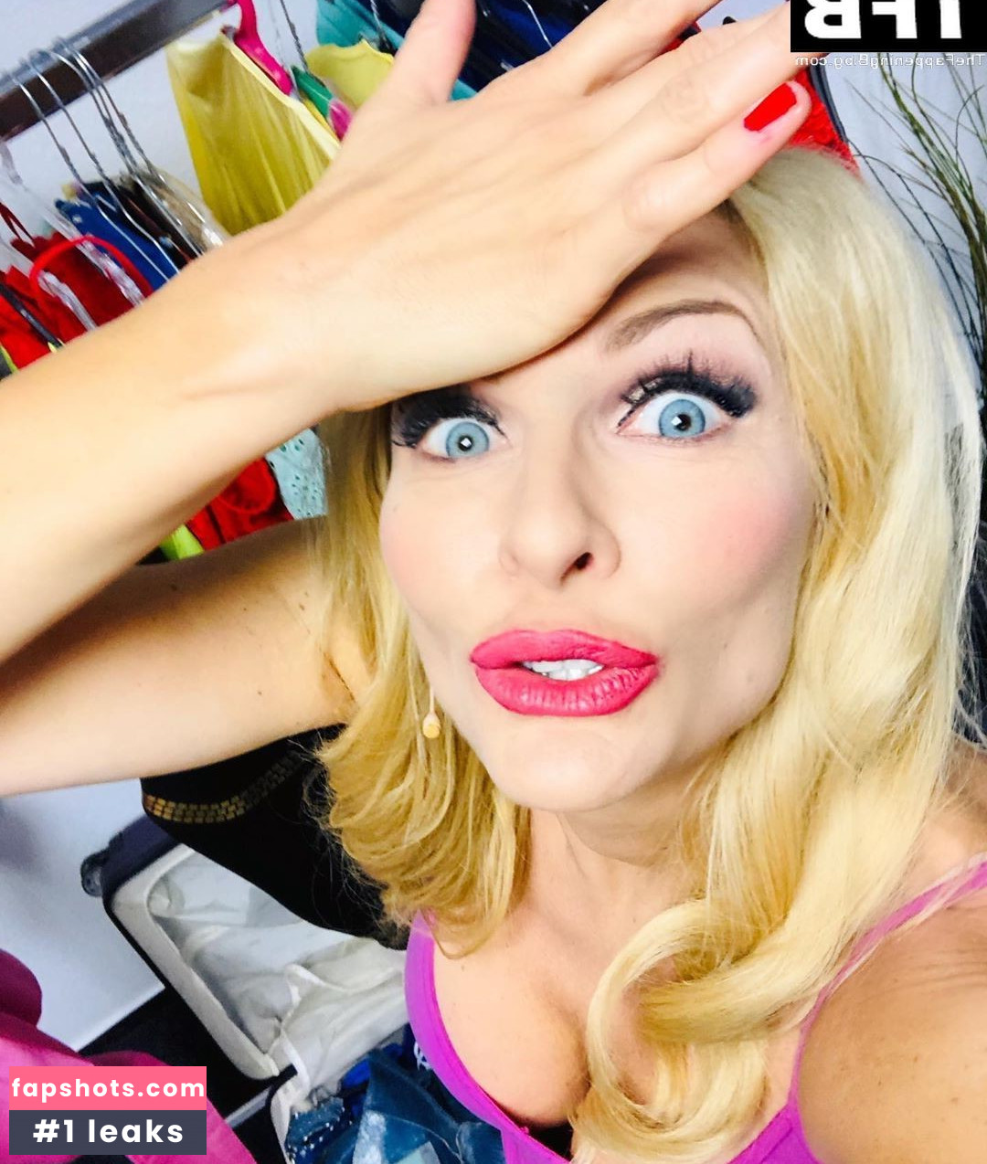 Sonya Kraus gallery photo #194