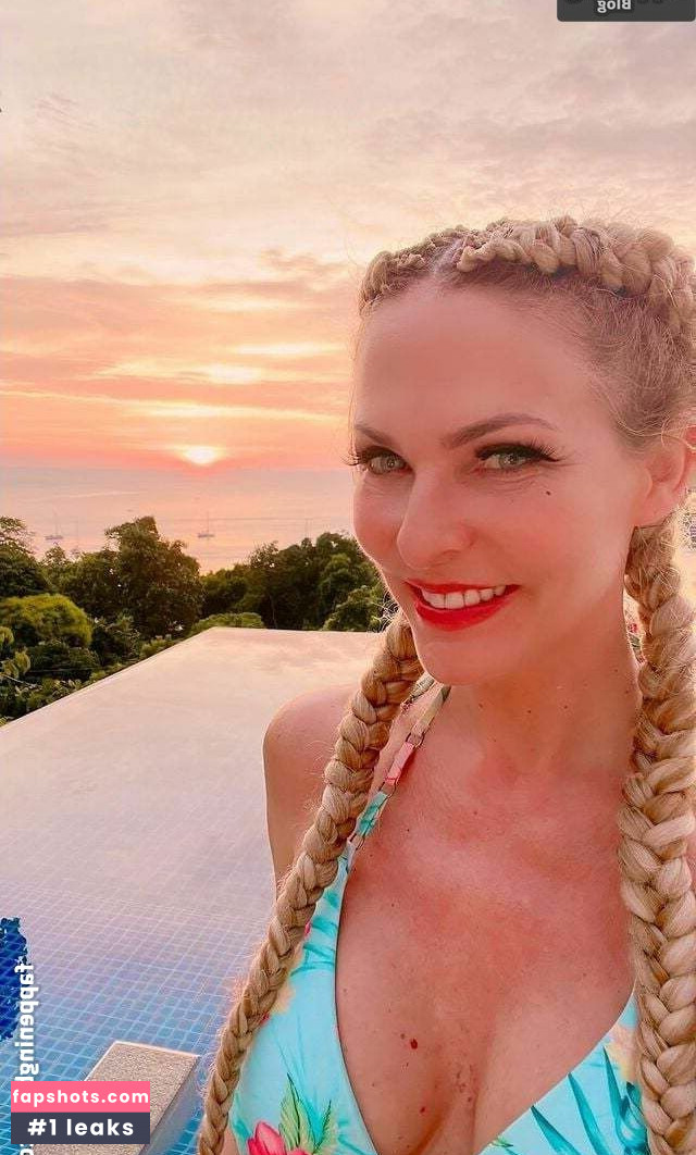 Sonya Kraus gallery photo #24