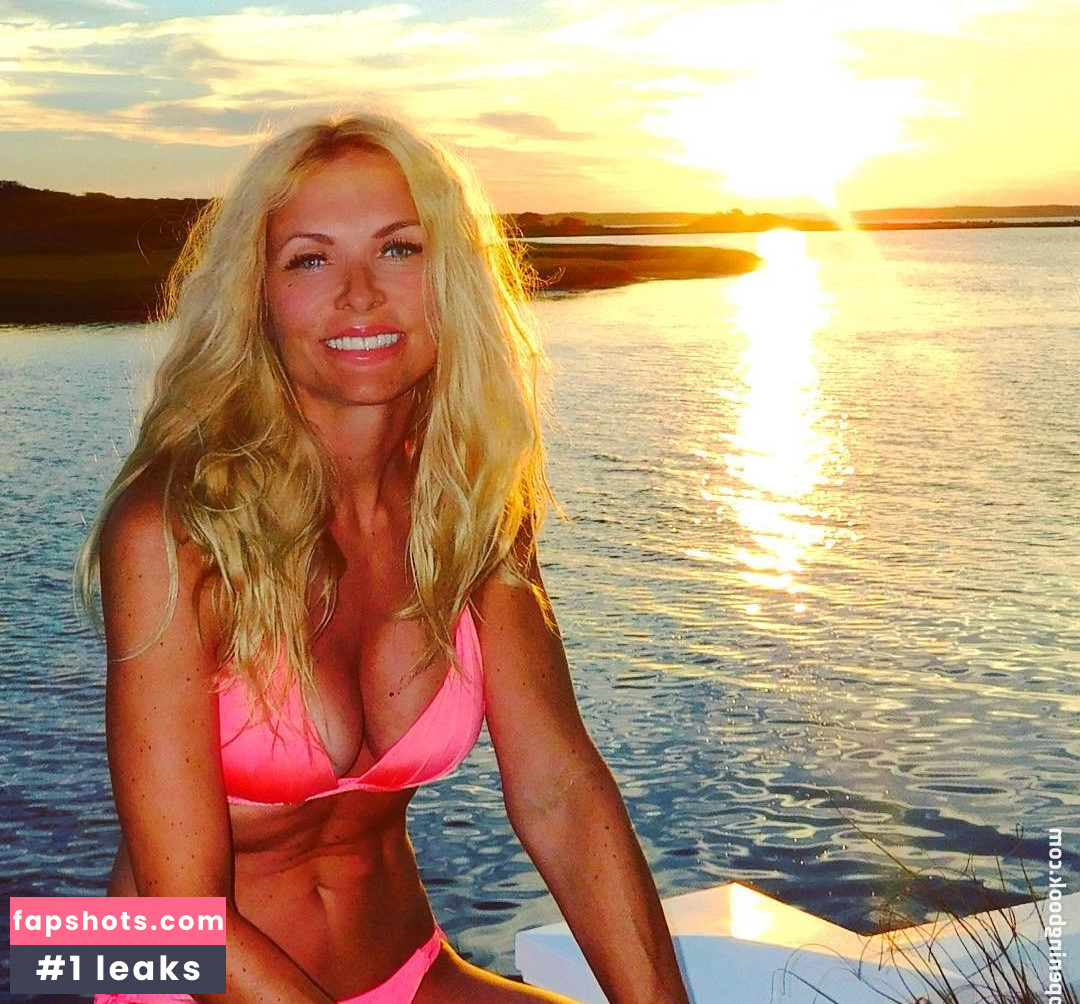 Sonya Kraus gallery photo #521