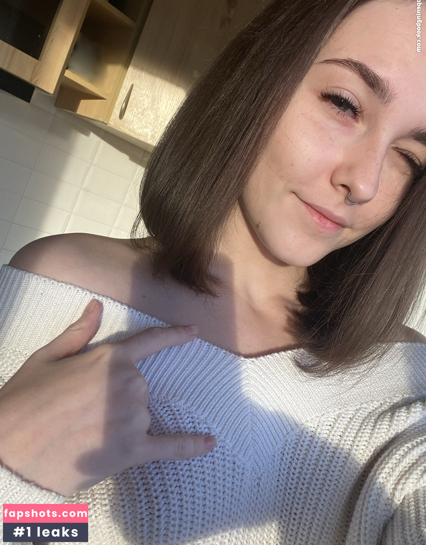 sonya_me gallery photo #30