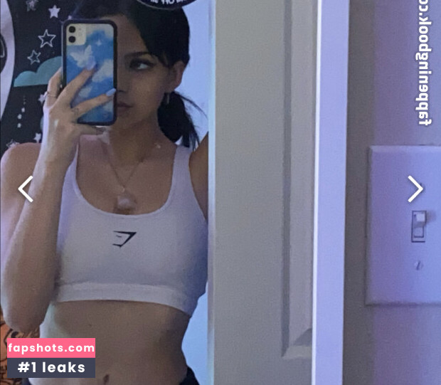 Sophia Delbridge nude babe gallery