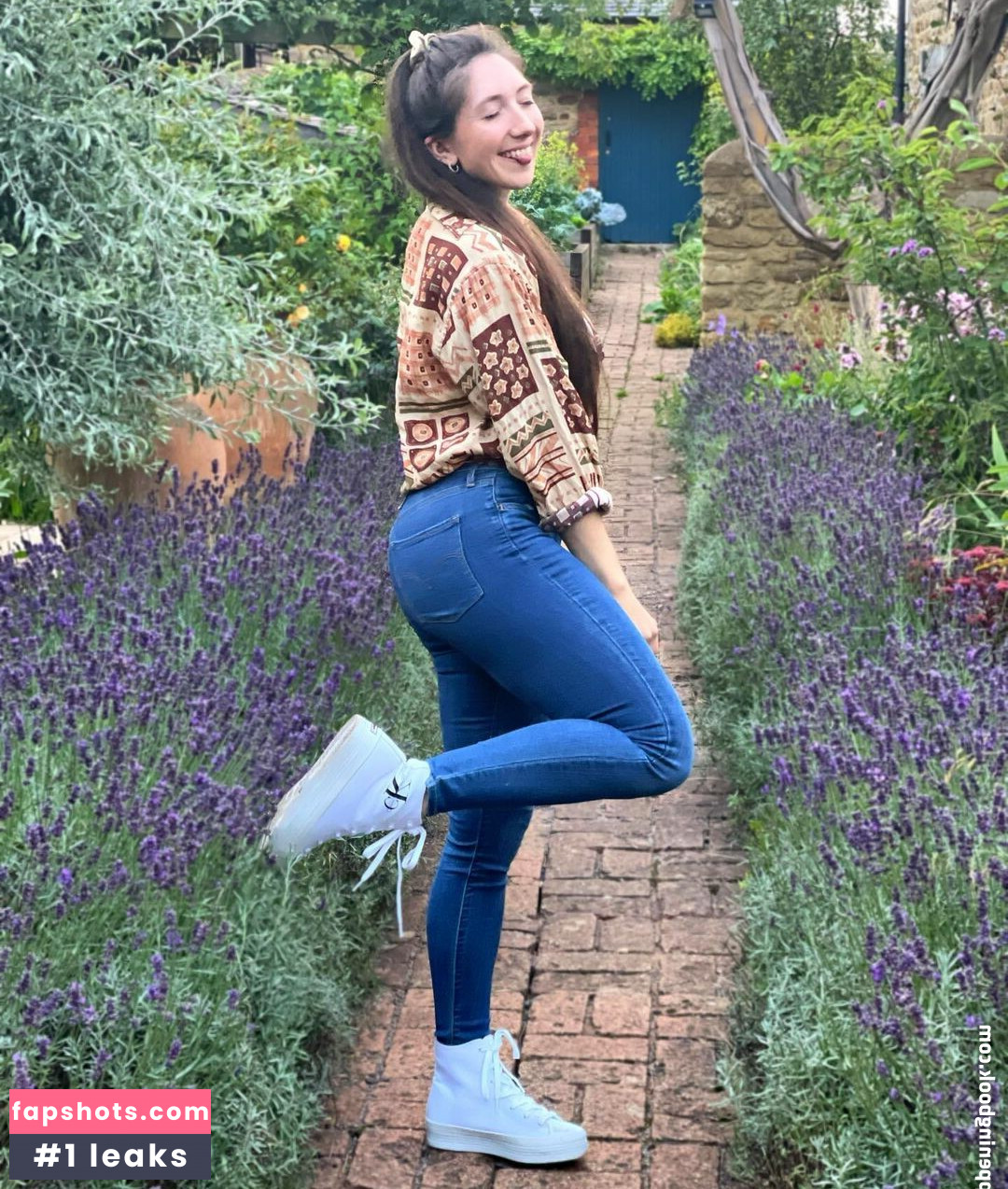 Sophia Ellis gallery photo #12