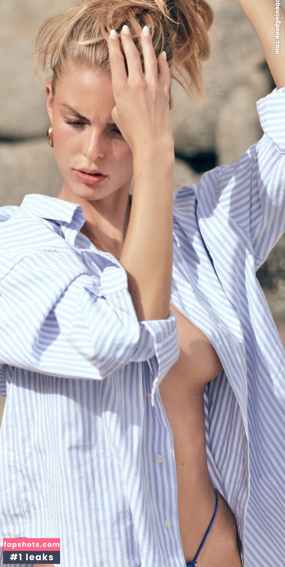 Sophia L. gallery photo #2