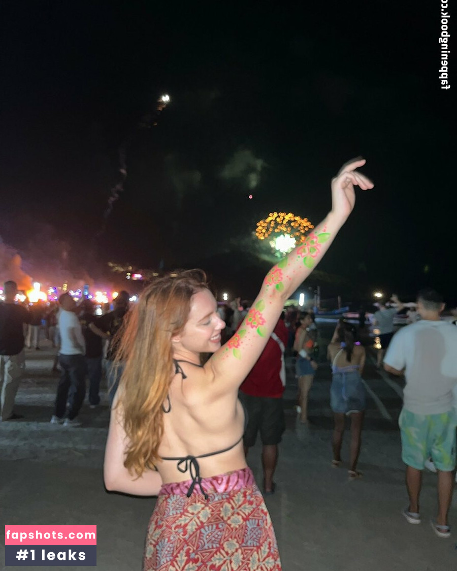 Sophia Selfies gallery photo #32