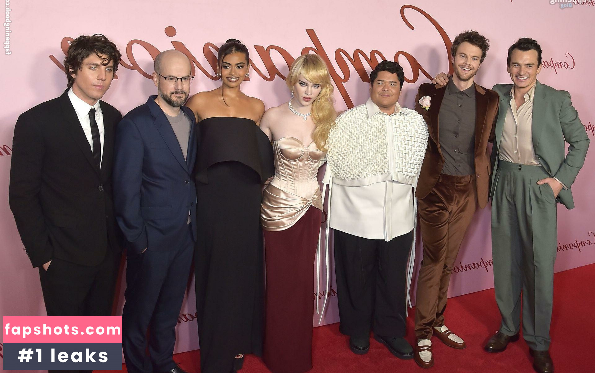 Sophia Thatcher nude babe gallery