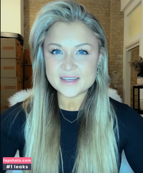 Sophia Thiel gallery photo #17