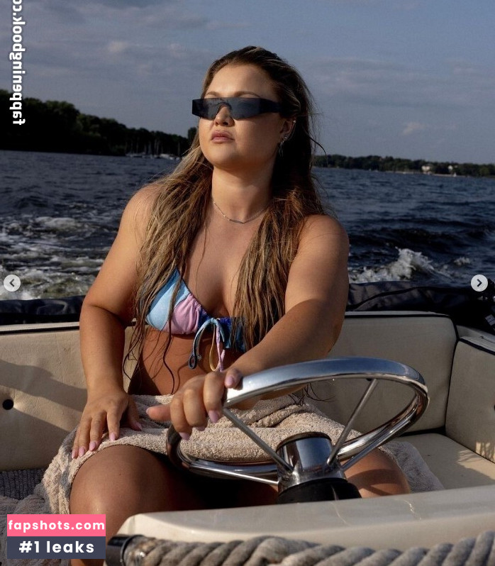 Sophia Thiel gallery photo #24