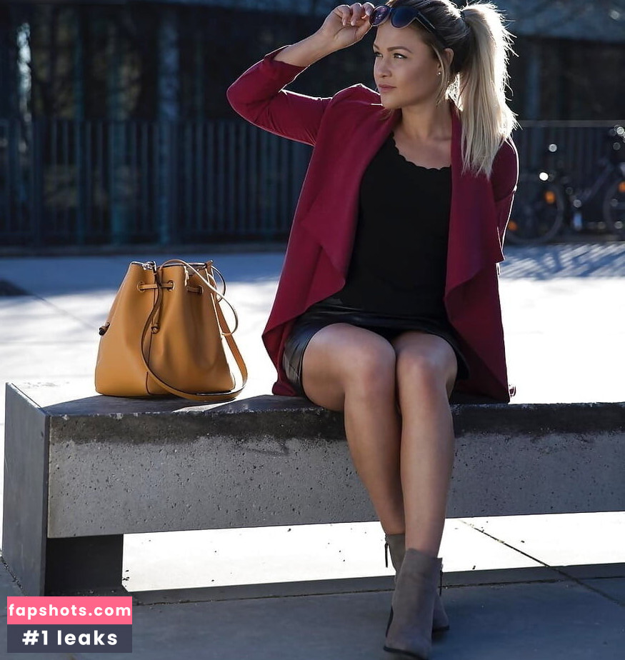 Sophia Thiel gallery photo #27