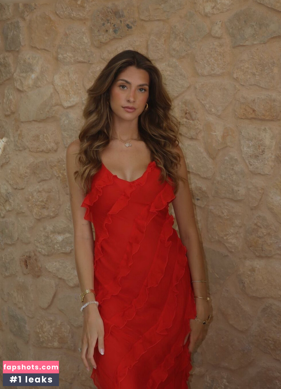 Sophia Weber nude babe gallery