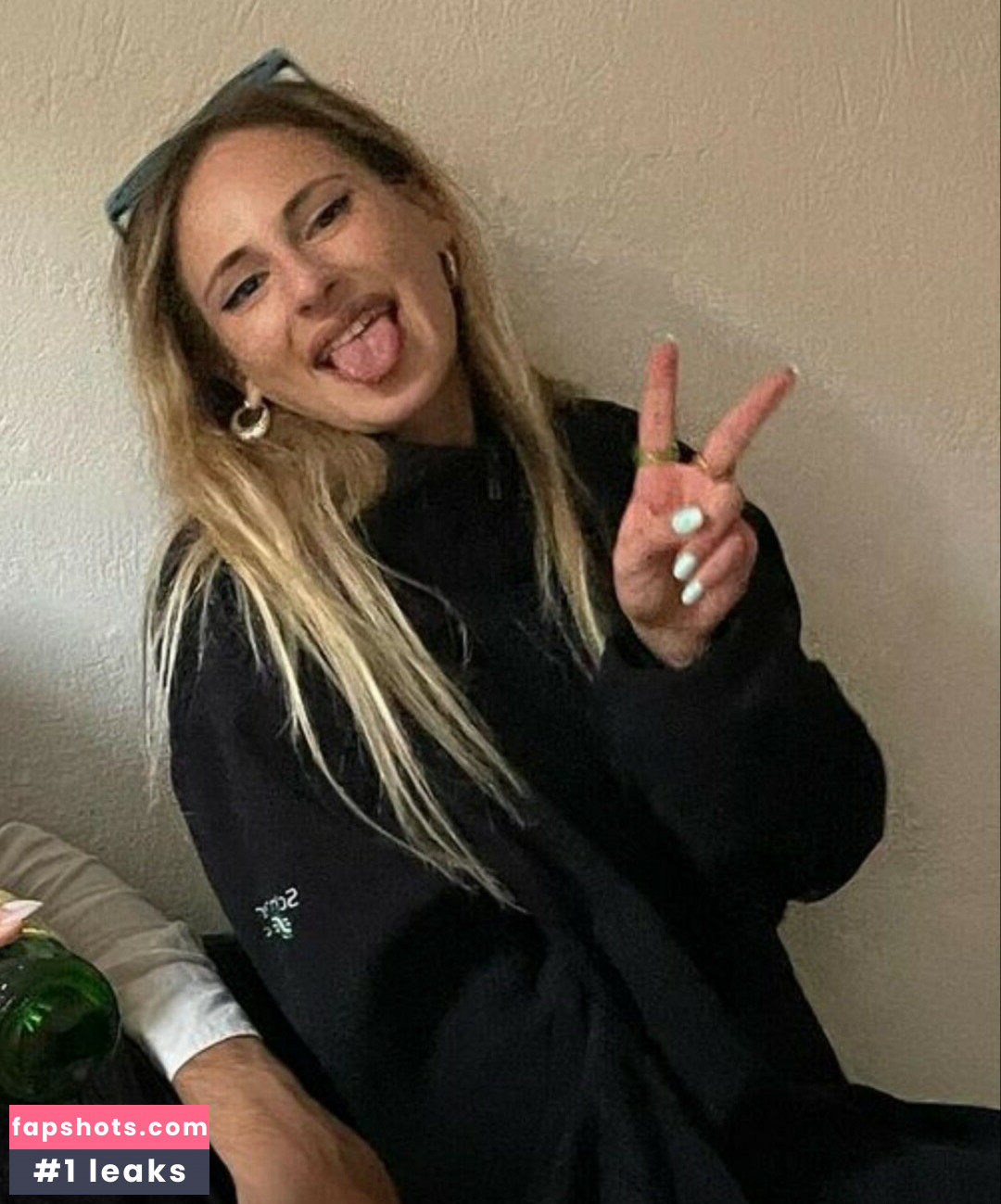 Sophia Zisi gallery photo #3