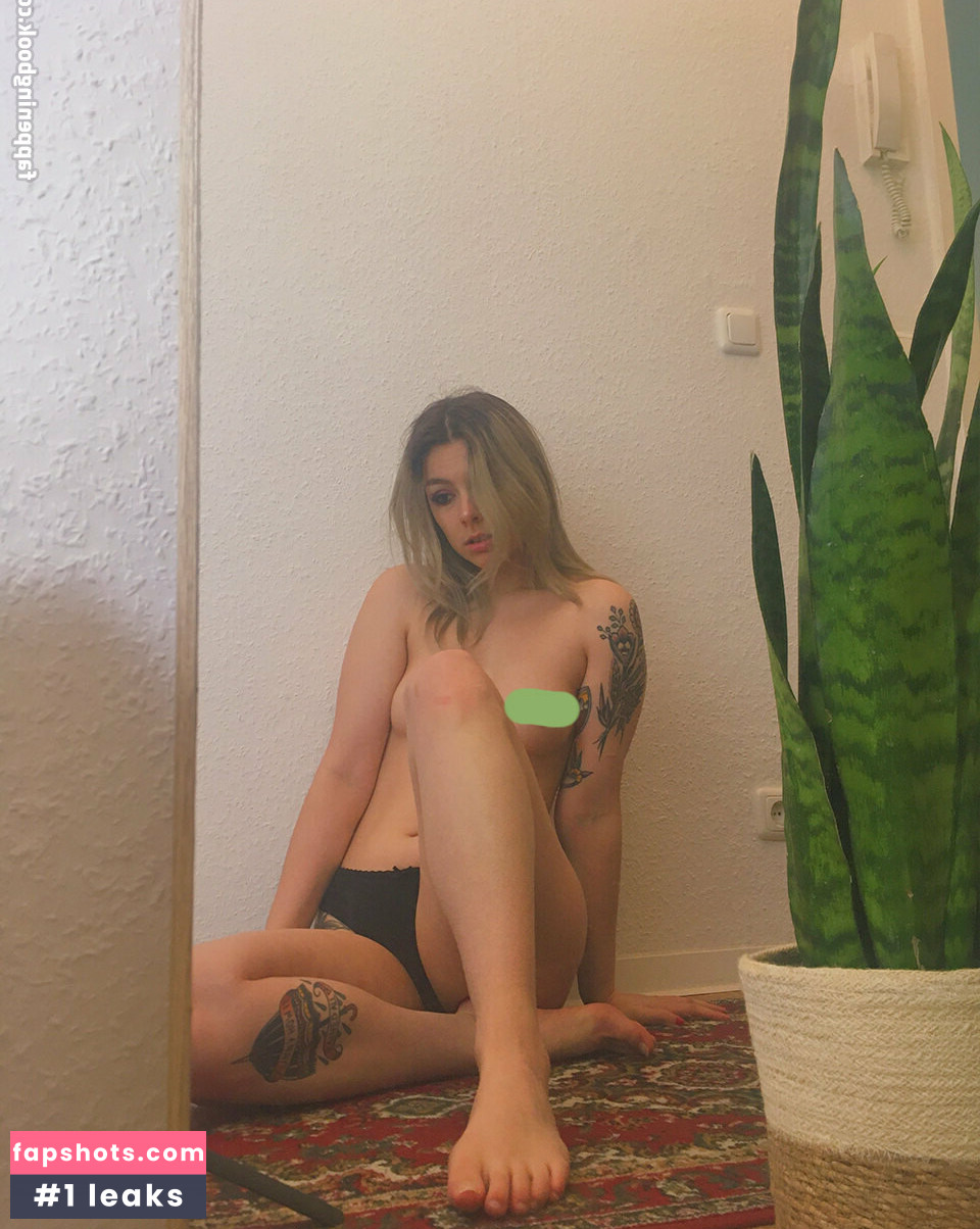 SophiaDoesRandomStuff gallery photo #7