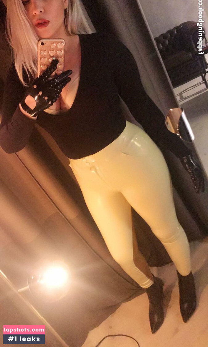 SophiaLarou gallery photo #12