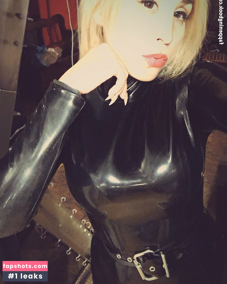 SophiaLarou gallery photo #4