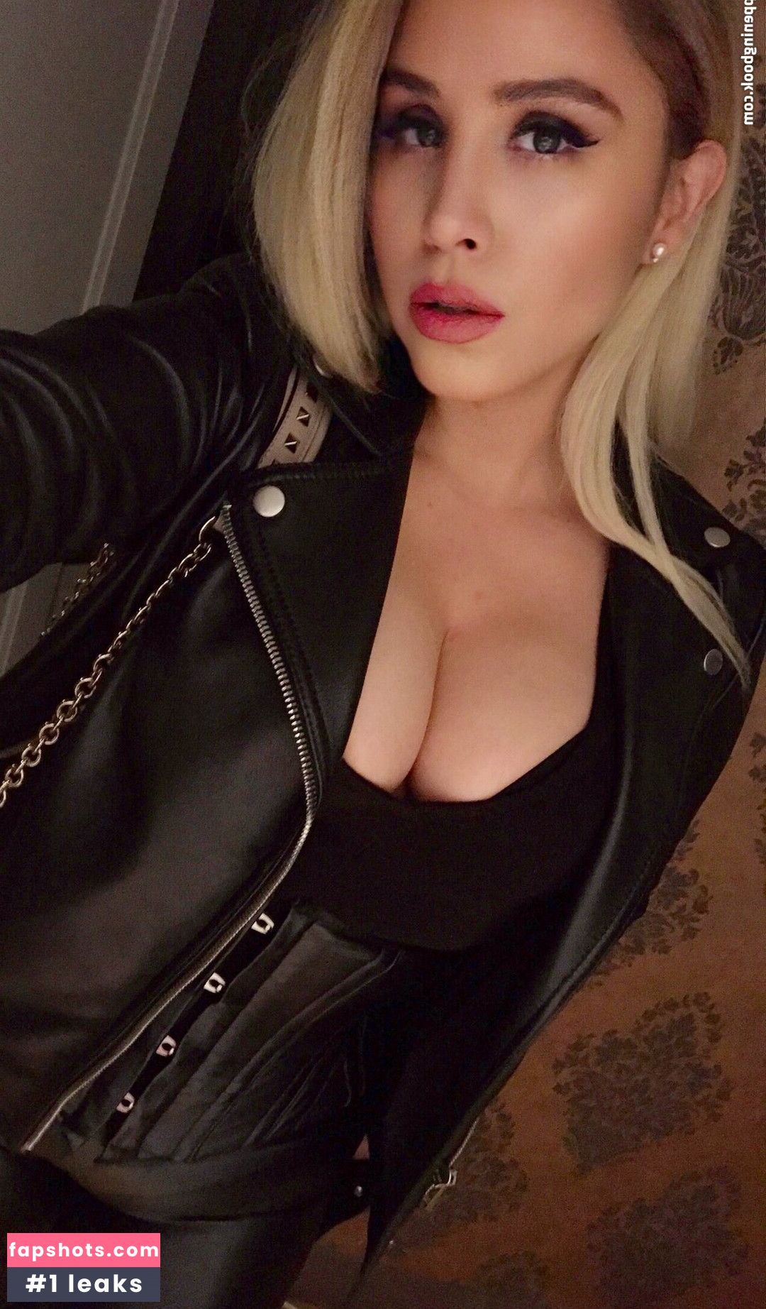 SophiaLarou gallery photo #33