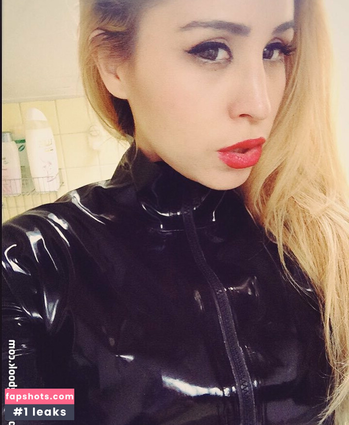 SophiaLarou gallery photo #34