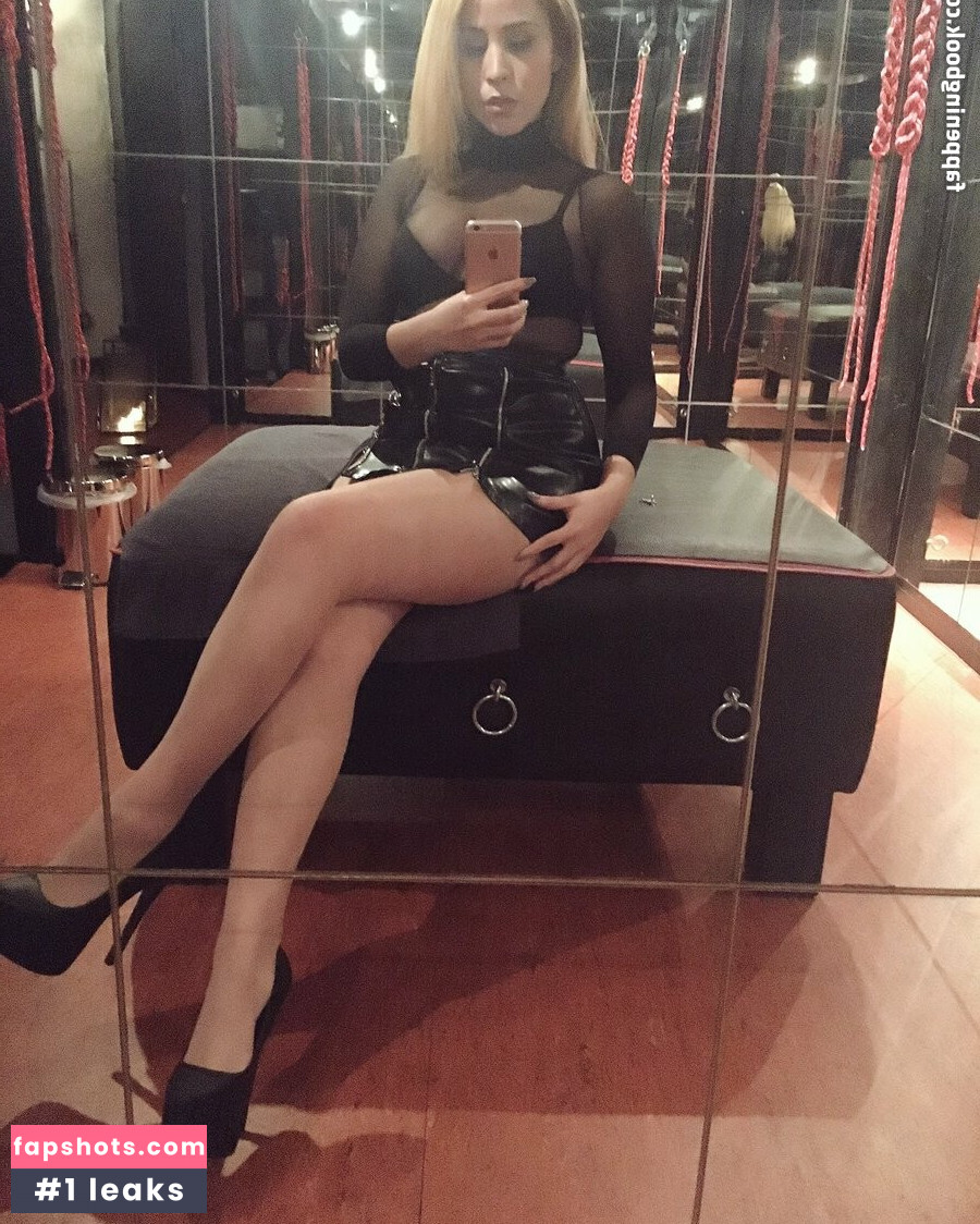 SophiaLarou gallery photo #40