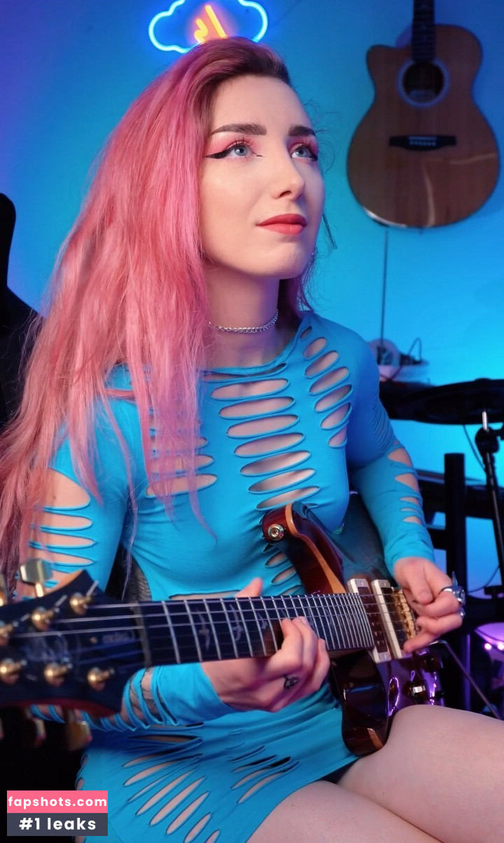 Sophie Burrell Nude Leaks OnlyFans Photos #18 - LeakJerk