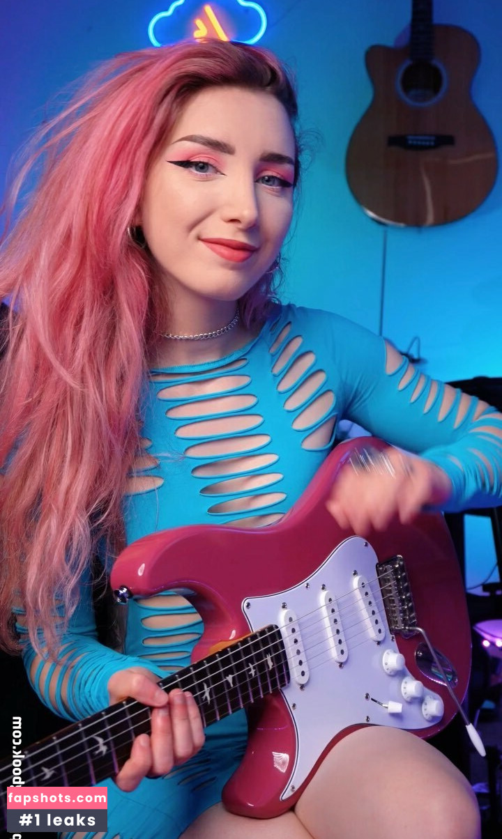 Sophie Burrell Nude Leaks OnlyFans Photos #20 - LeakJerk