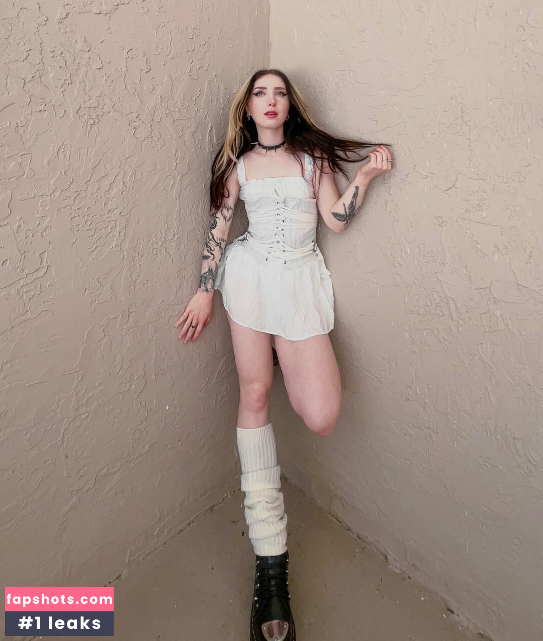 Sophie Burrell nude babe gallery