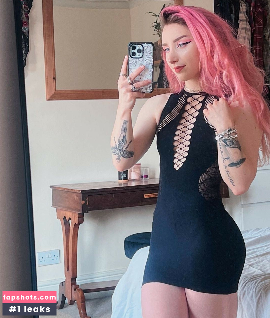 Sophie Burrell Nude Leaks OnlyFans Photos #32 - LeakJerk