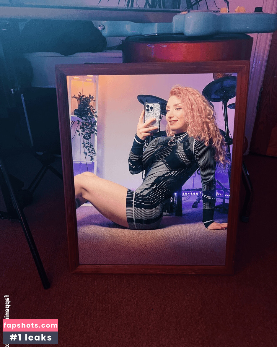 Sophie Burrell Nude Leaks OnlyFans Photos #10 - LeakJerk