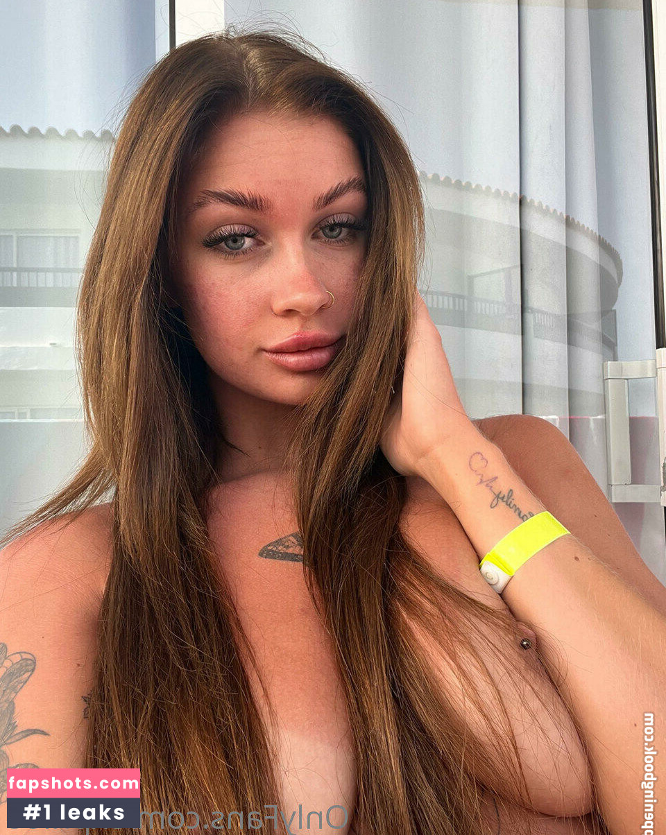 Sophie Carpenter Nude Leaks OnlyFans Photos #8 - LeakJerk