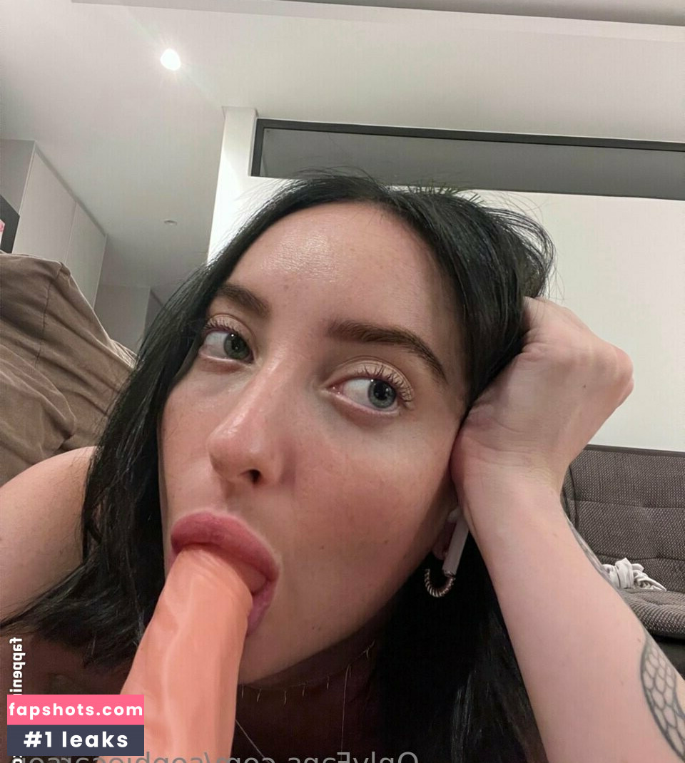 Sophie Carson gallery photo #2