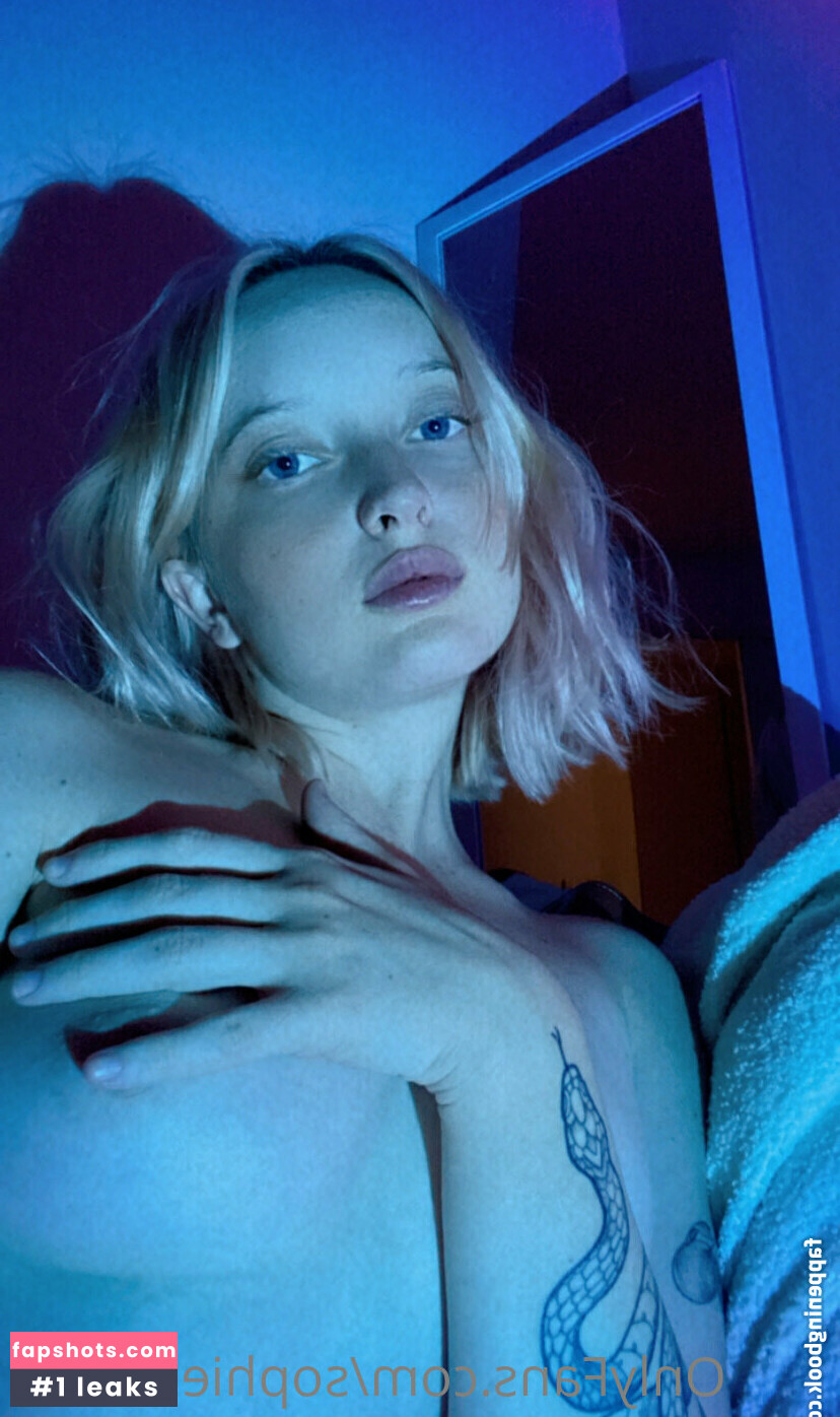 Sophie Carson gallery photo #32