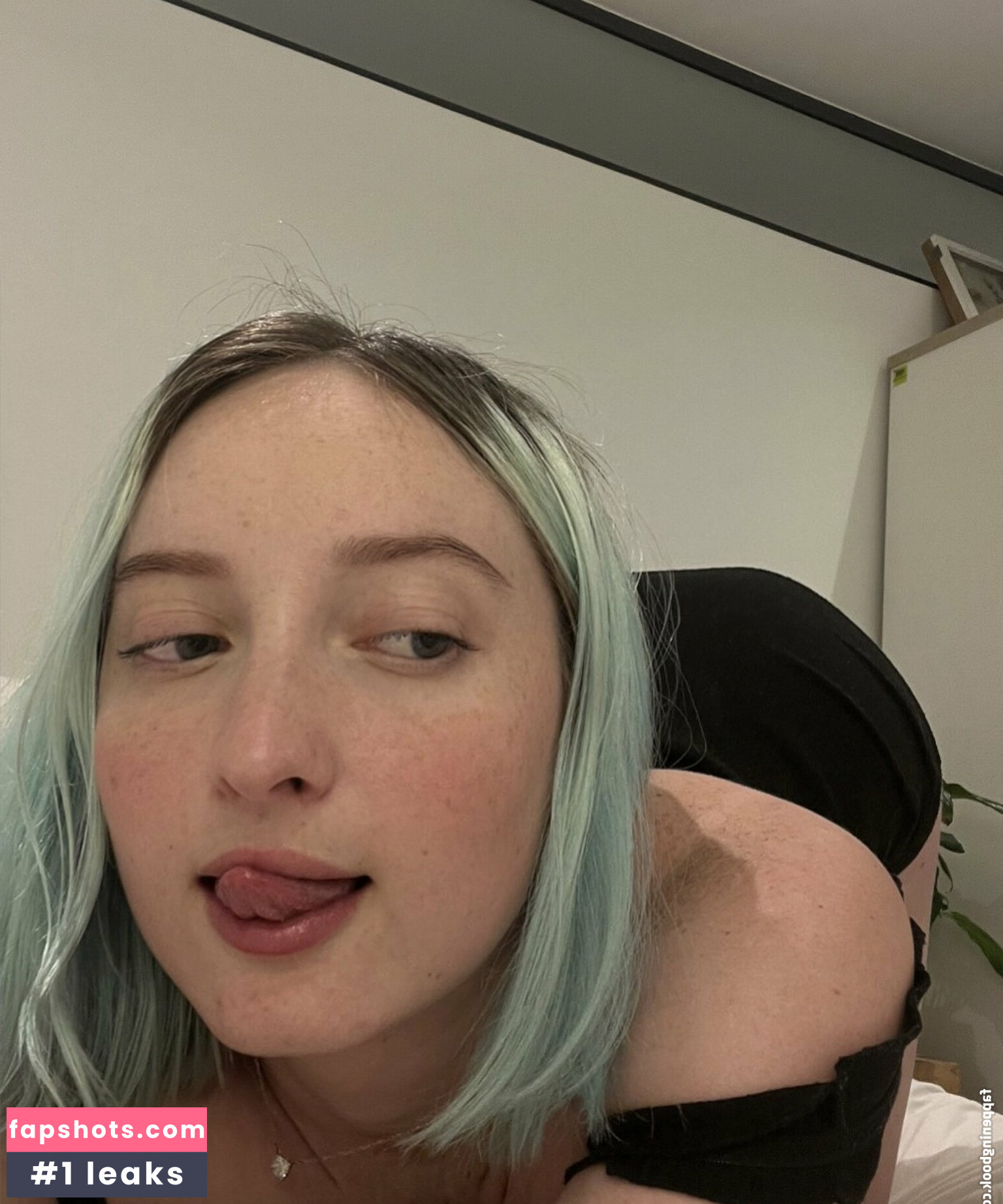 Sophie Carson gallery photo #39