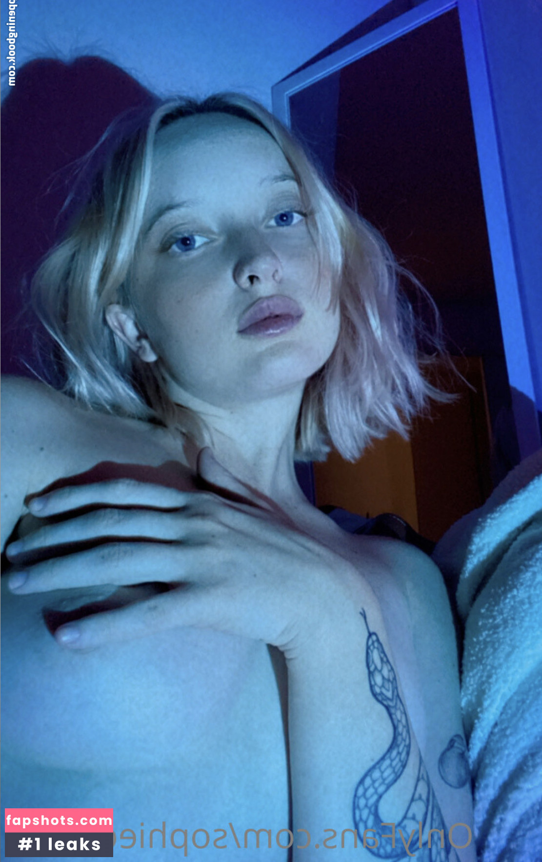 Sophie Carson gallery photo #88