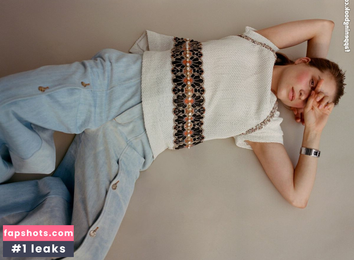 Sophie Cookson gallery photo #2