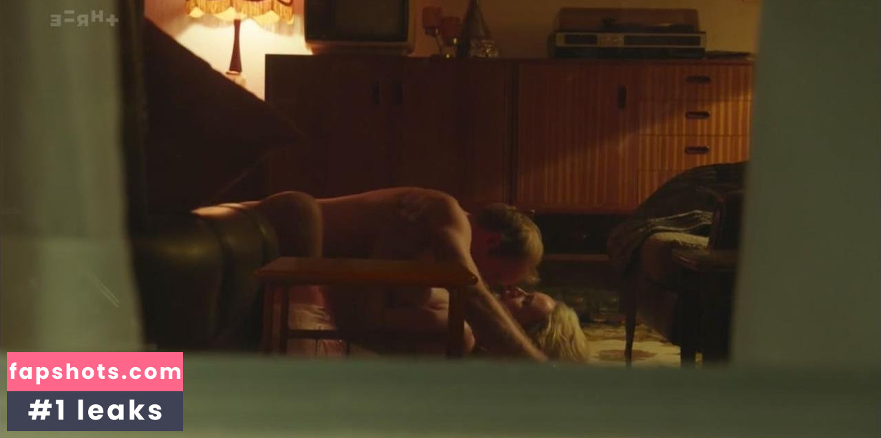 Sophie Hambleton gallery photo #4