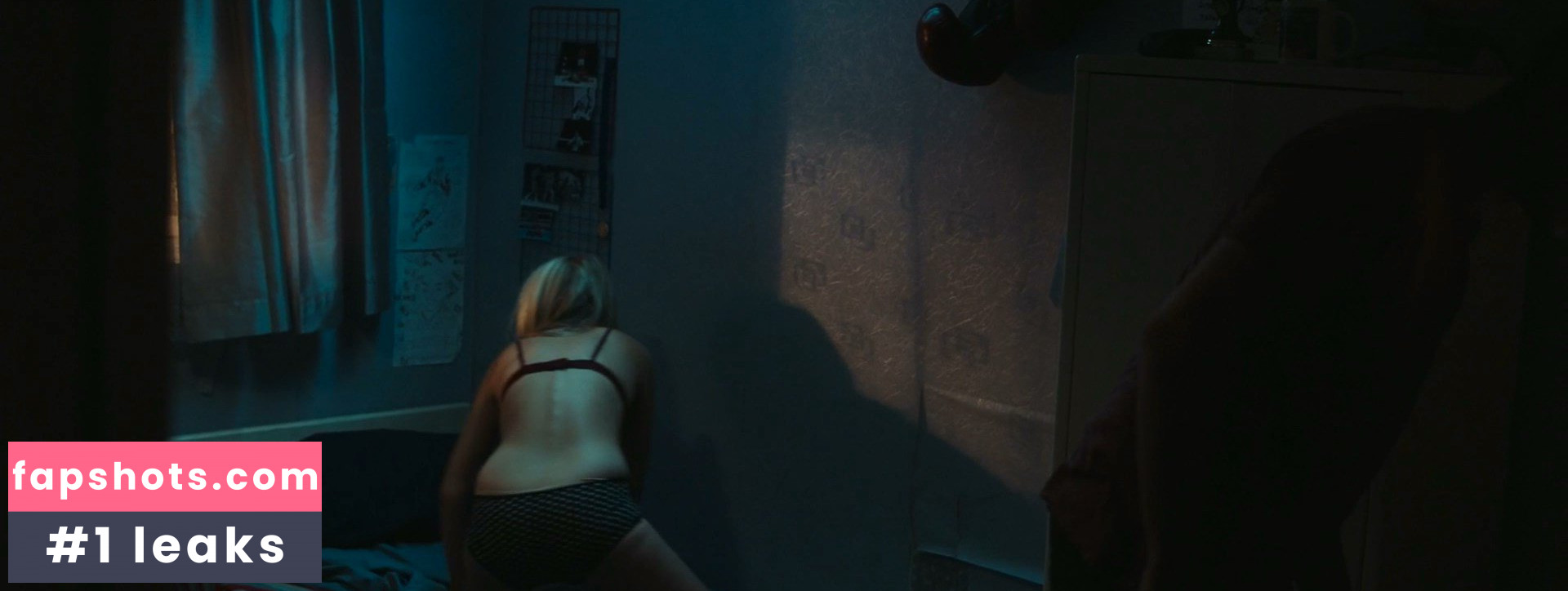 Sophie Kennedy Clark nude babe gallery