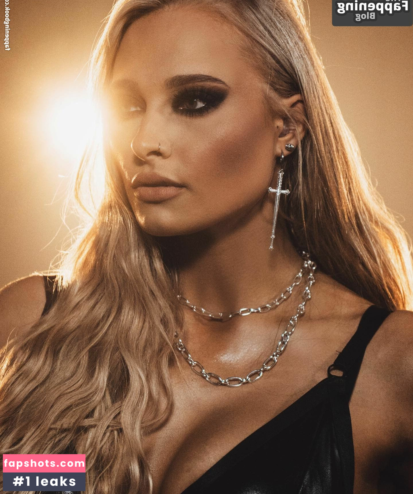 Sophie Lloyd gallery photo #18