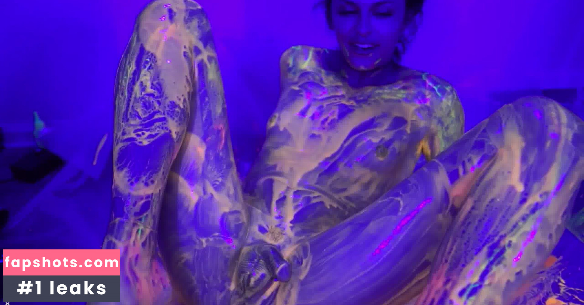 Sophie Lovely nude babe gallery