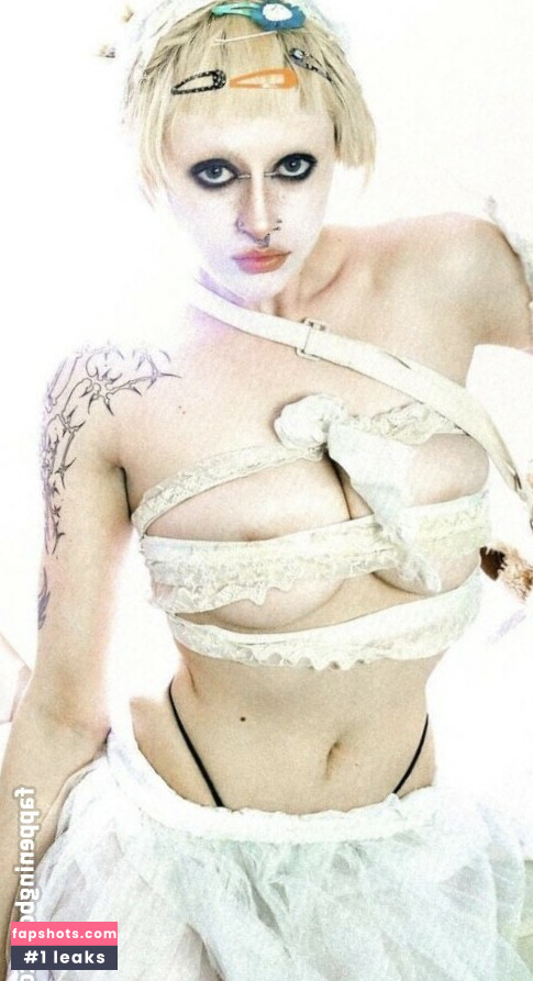 Sophie Meiers gallery photo #12