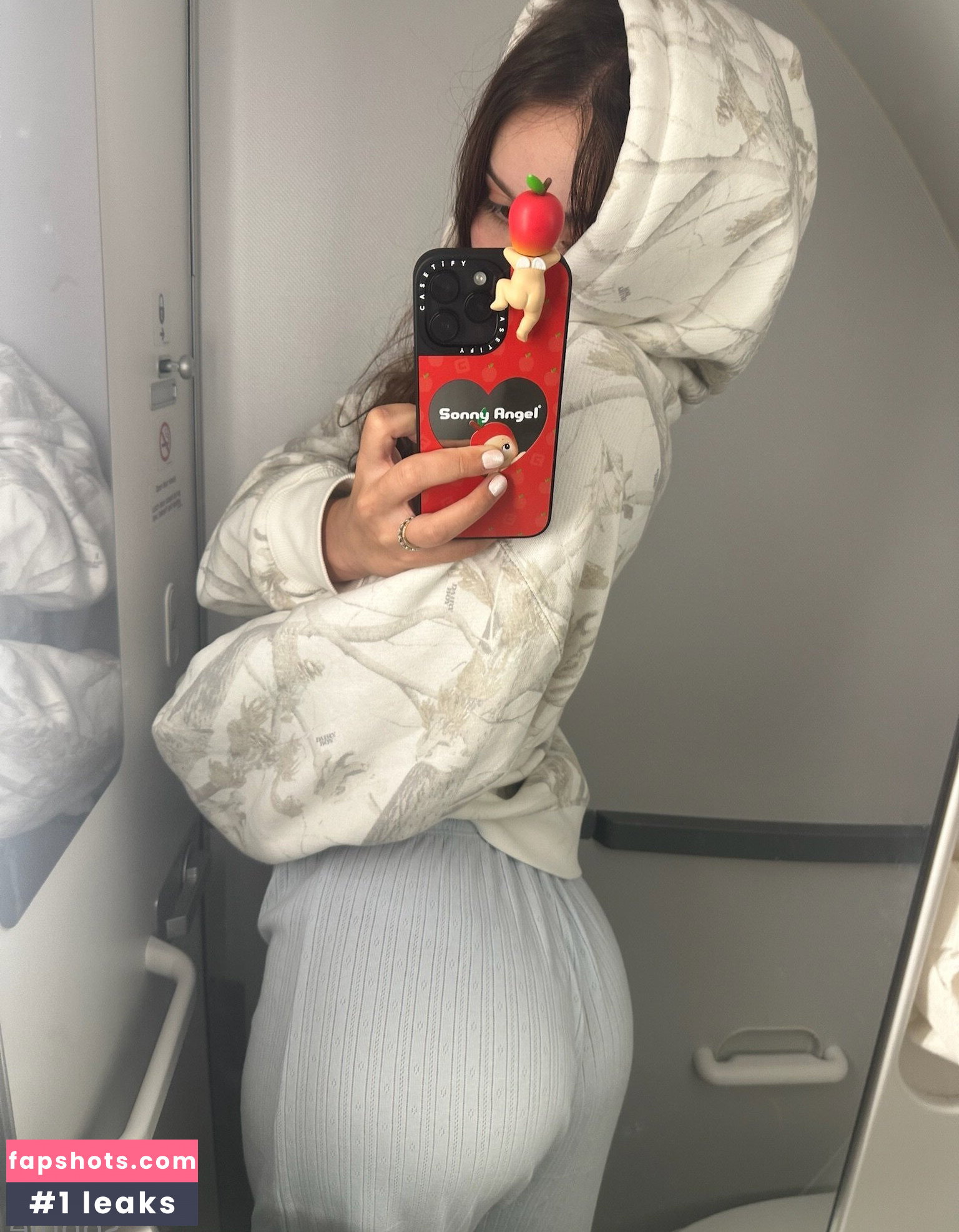 Sophie Mudd gallery photo #902