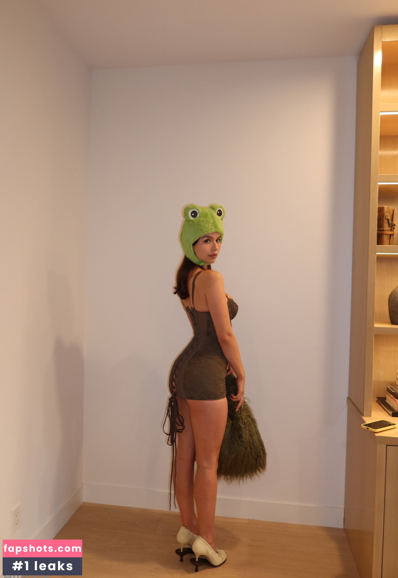 Sophie Mudd gallery photo #21