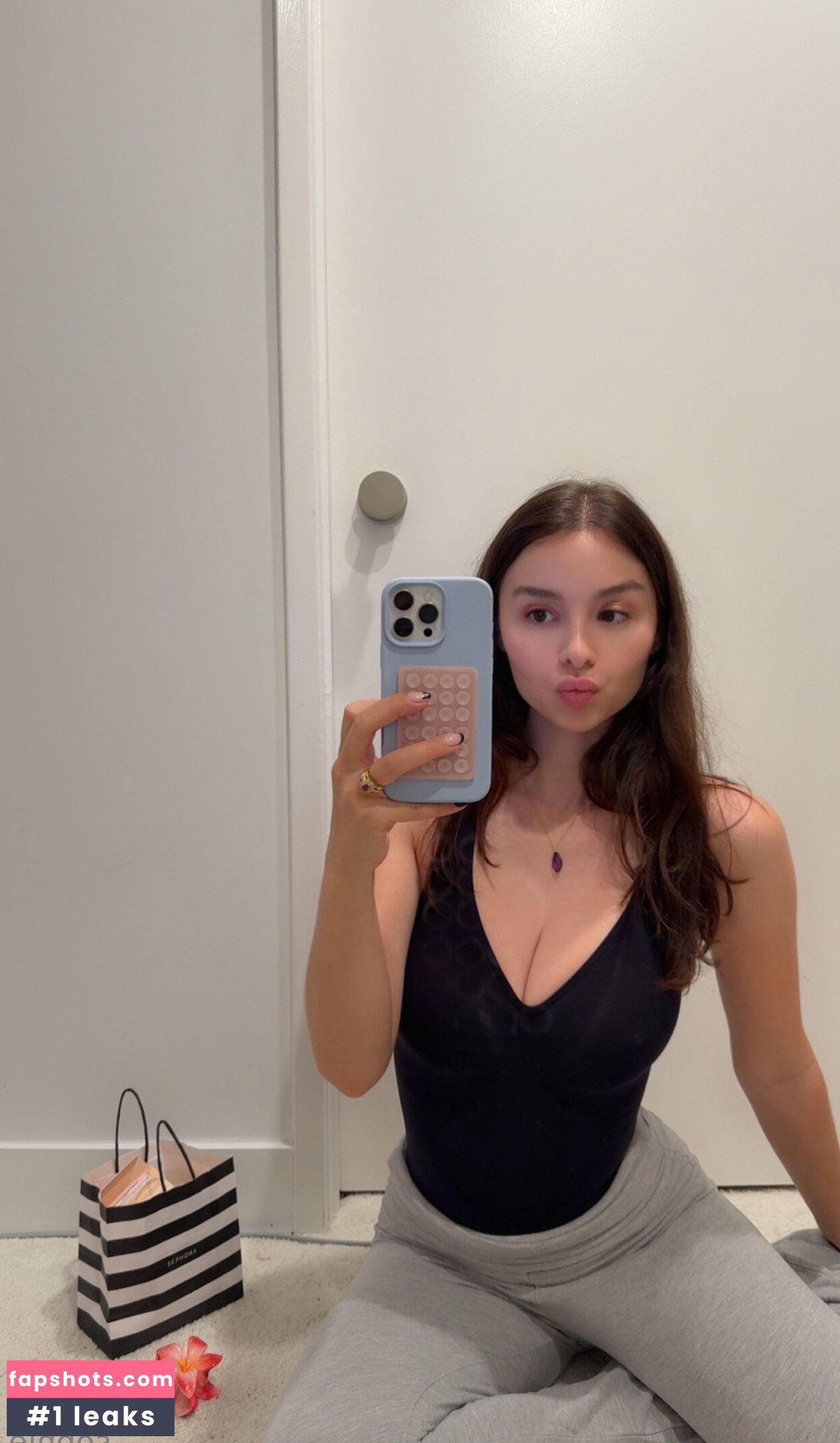 Sophie Mudd gallery photo #1979