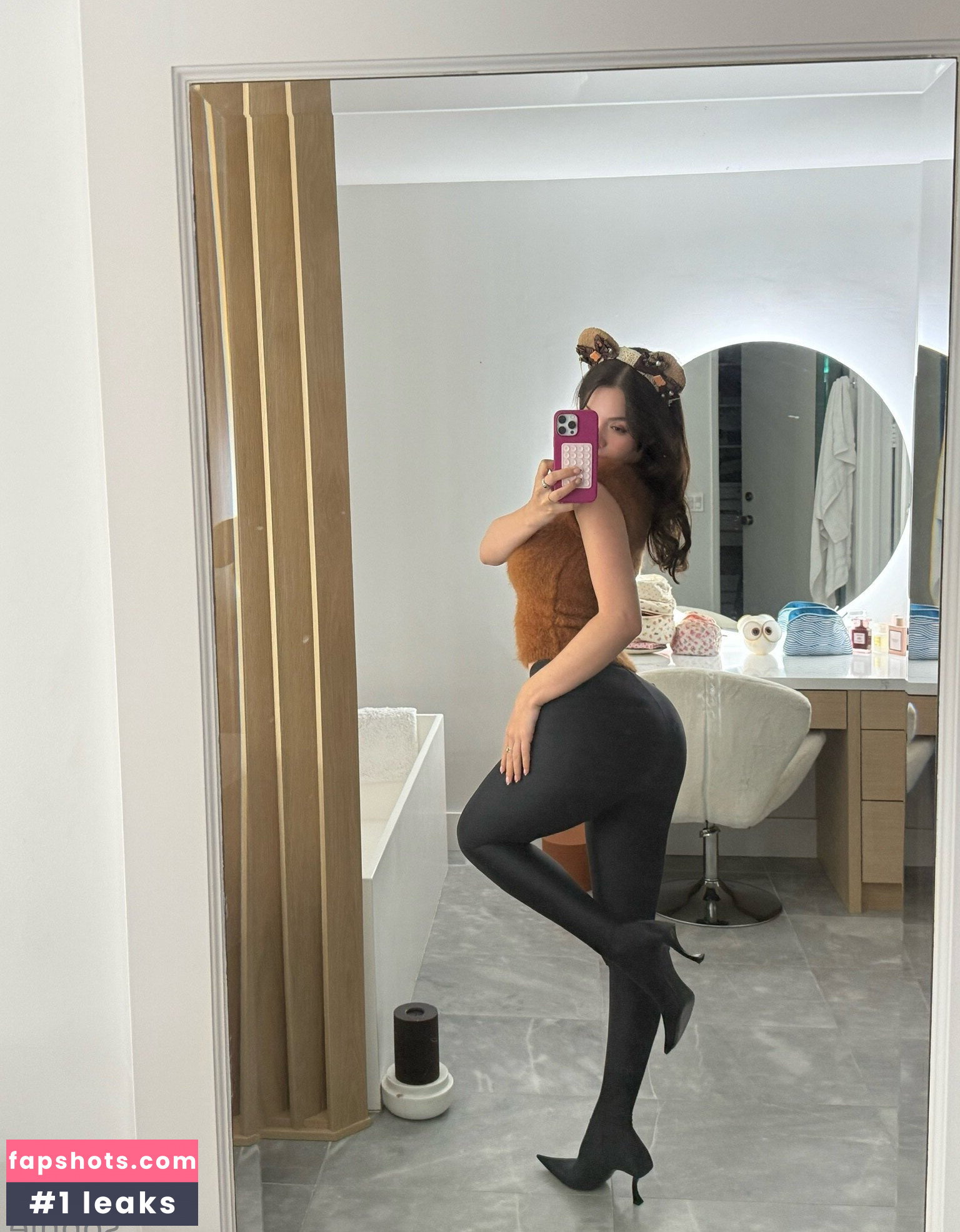 Sophie Mudd gallery photo #1143