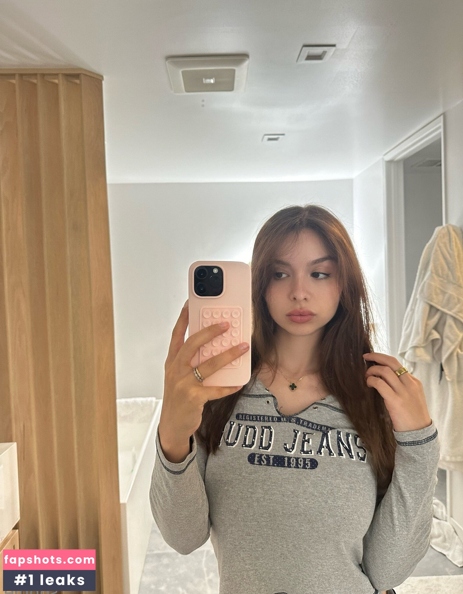 Sophie Mudd gallery photo #2230
