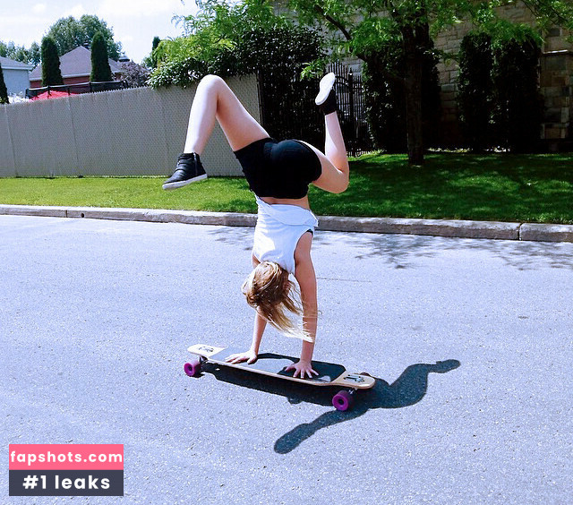 Sophie Nelisse Filtración Desnuda OnlyFans Foto #8 - Fapshots