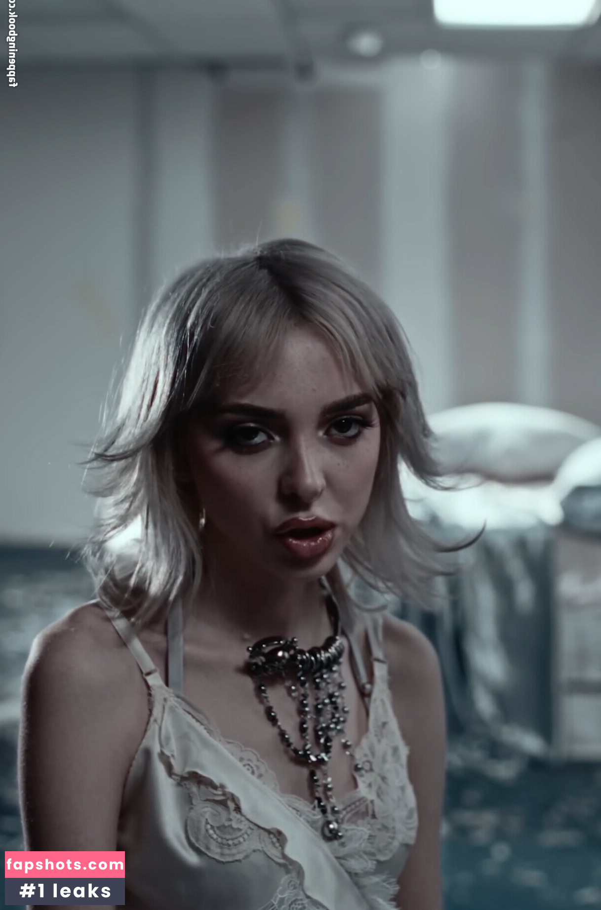 Sophie Powers gallery photo #40