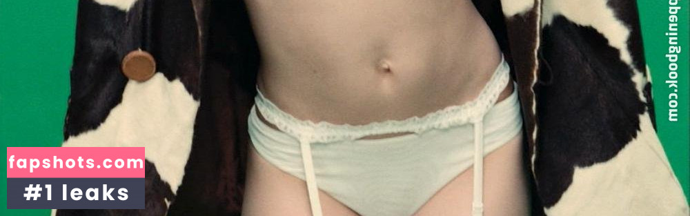 Sophie Quinton gallery photo #20