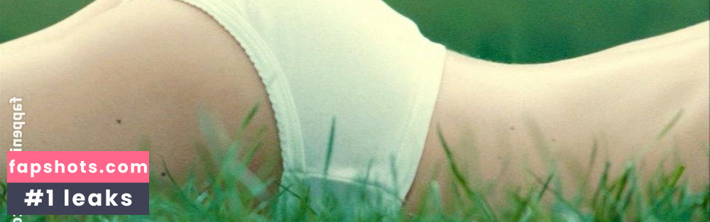 Sophie Quinton gallery photo #21