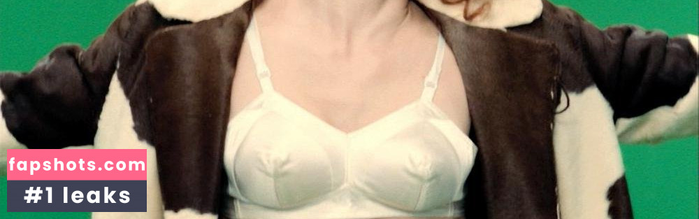 Sophie Quinton gallery photo #25