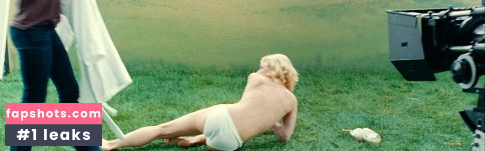 Sophie Quinton gallery photo #30