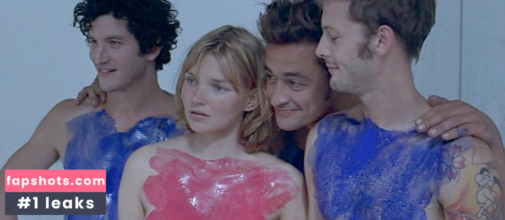 Sophie Quinton gallery photo #43