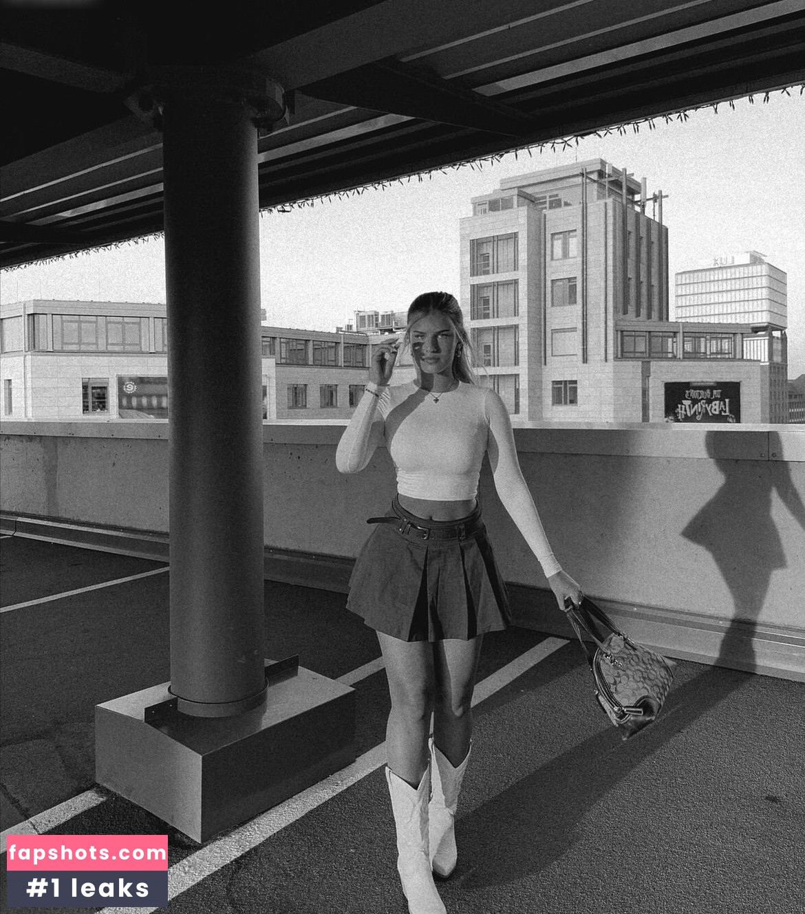 Sophie Schnur gallery photo #35