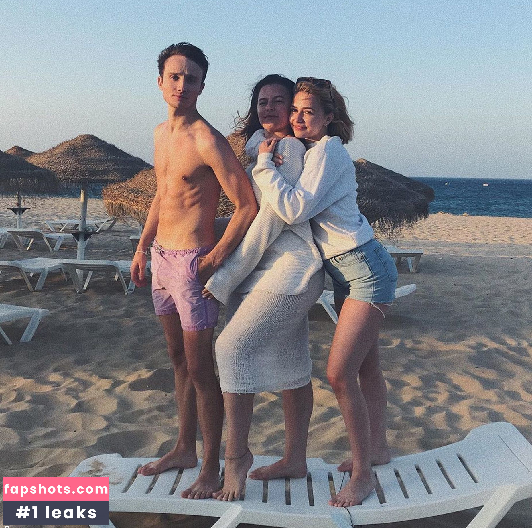 Sophie Simnett Filtración Desnuda OnlyFans Foto #12 - Fapshots